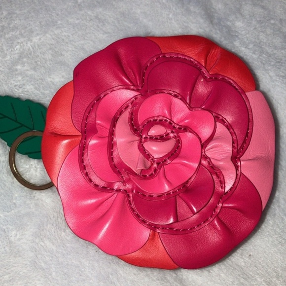 kate spade Handbags - 📣🚨🚨LOW START 🚨🚨📣Kate Spade Flora 3D Rose Leather Coin Purse
